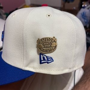 New era Houston Astros 7 5/8 brand new only tried on Pin also included